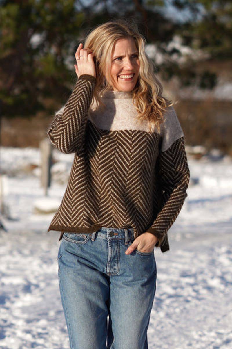 Ella - Women's Cozy Cashmere Sweater with High Collar and Herringbone Design