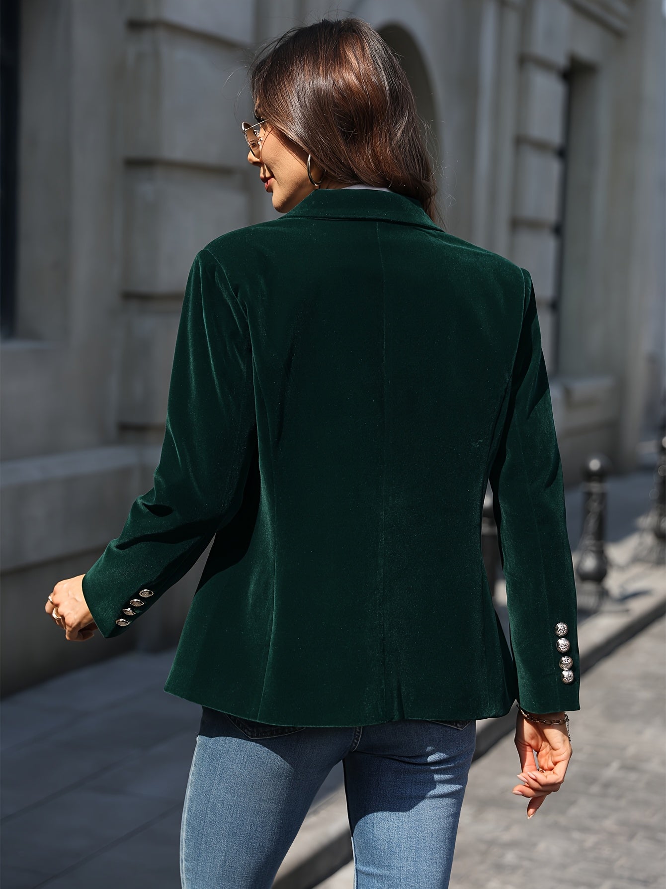 Elegant Green Velvet Women's Blazer with Single Button Closure for Timeless Style