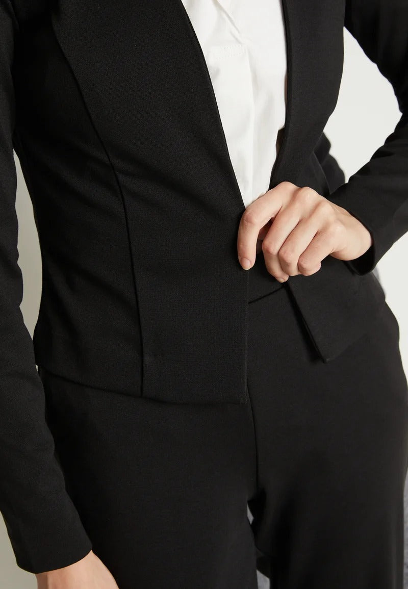 Sesia Elegant Cardigan Jacket - Soft Fabric, Structured Design, Versatile Style